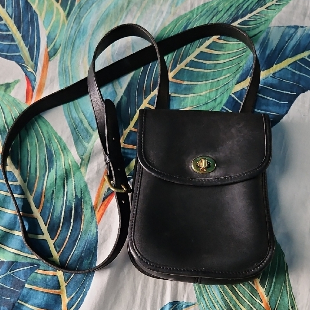 Vintage Coach Side Pack Black Leather Crossbody Bag